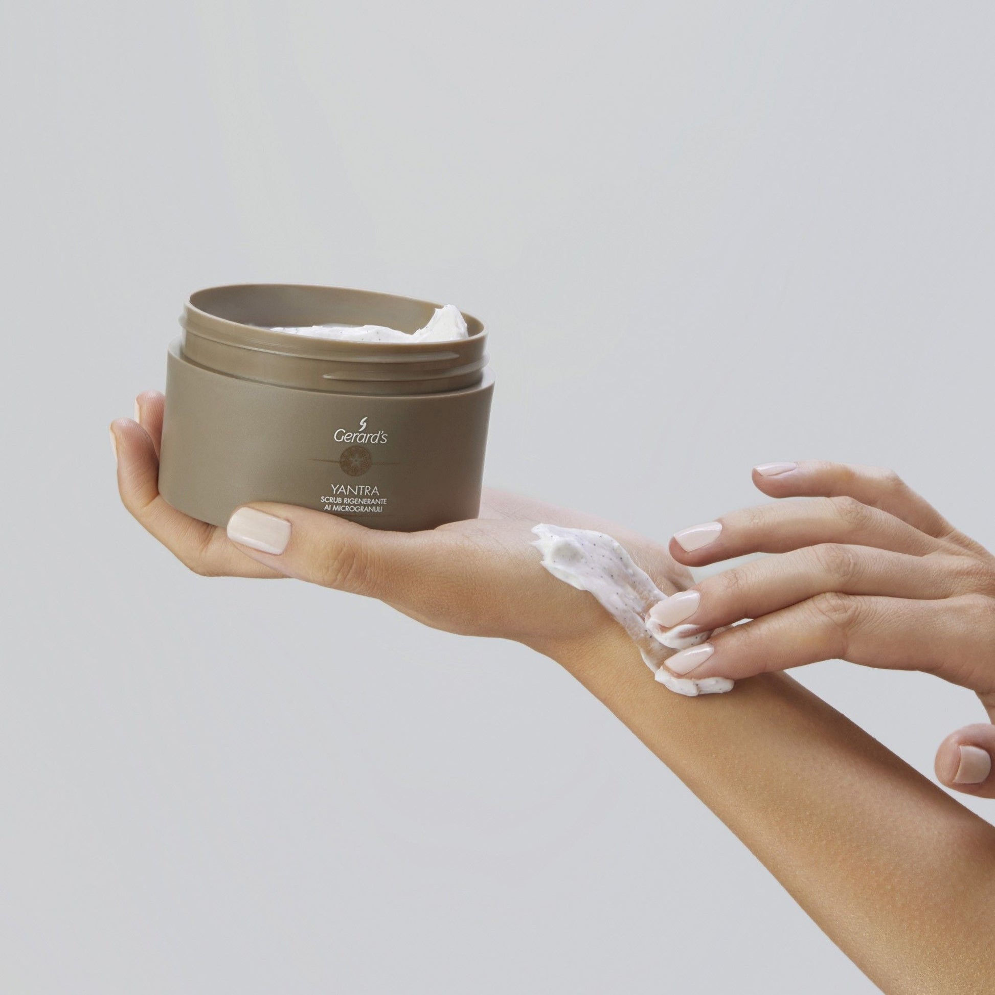 YANTRA SCRUB CORPO RIGENERANTE AI MICROGRANULI - Gerard's Cosmetic Culture